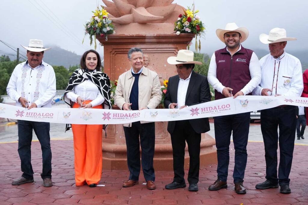En Actopan, el gobernador inauguró una glorieta en la localidad La Estancia