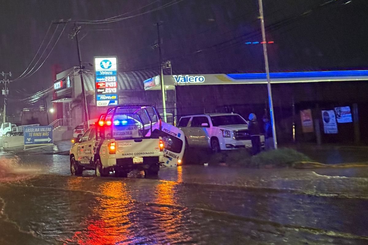Zanja en el bulevar Minero provoca accidente con transporte público