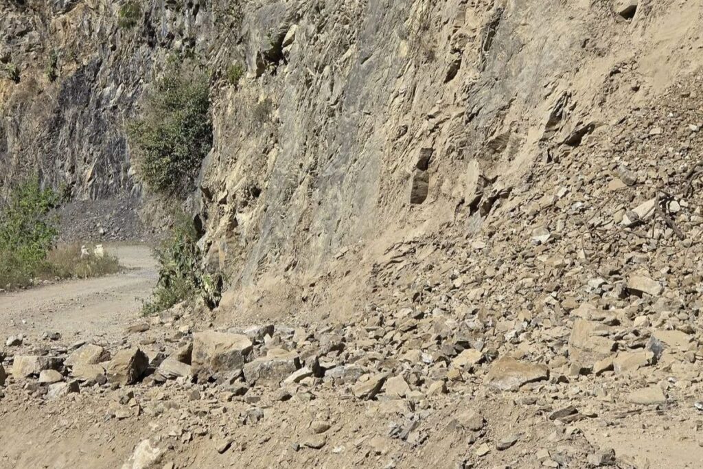 Carretera de Nicolás Flores aún sigue bloqueada por los deslaves; ¿qué dijo el alcalde?