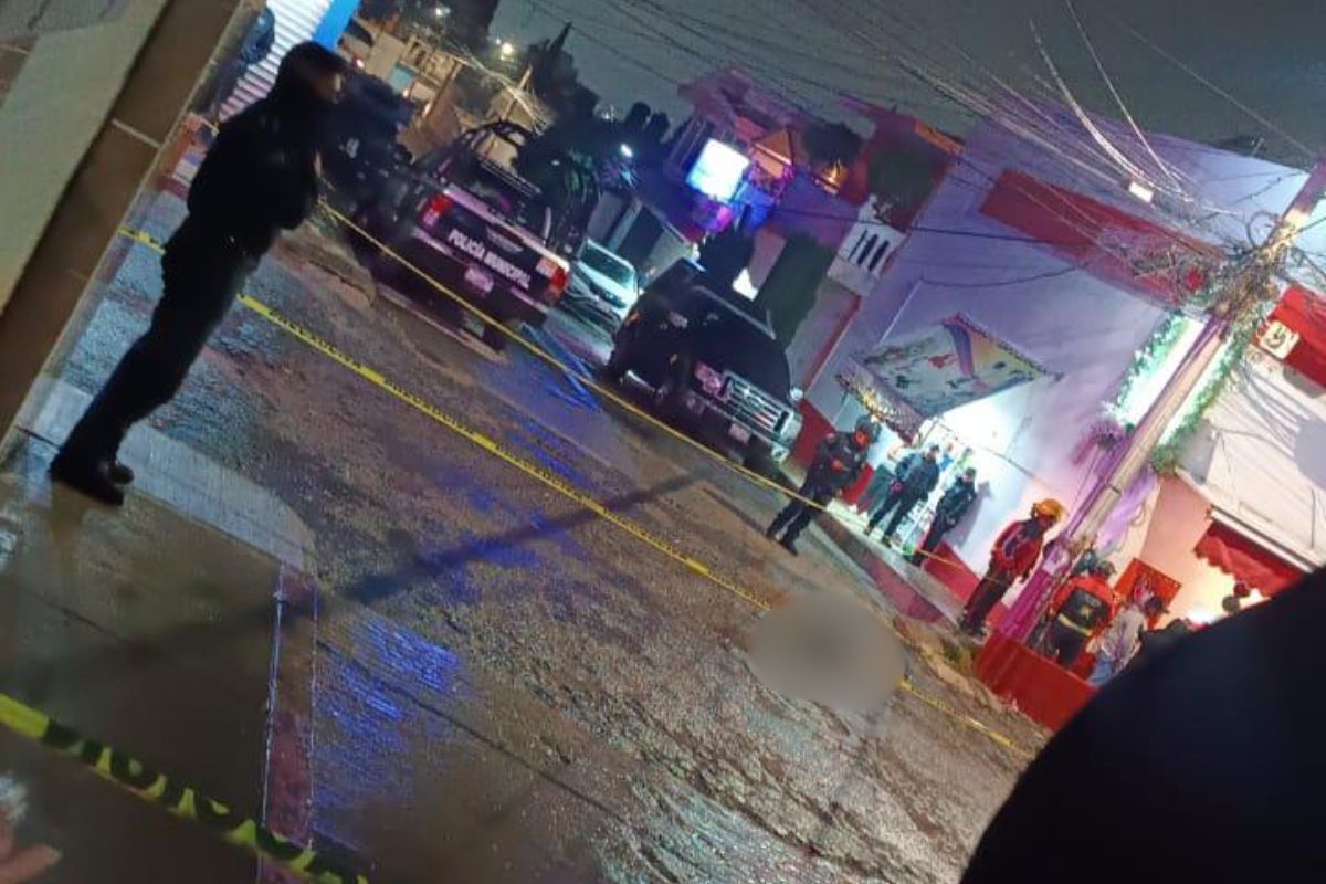 Elementos policiales acordonaron la zona donde un hombre quedó sin vida tras la agresión