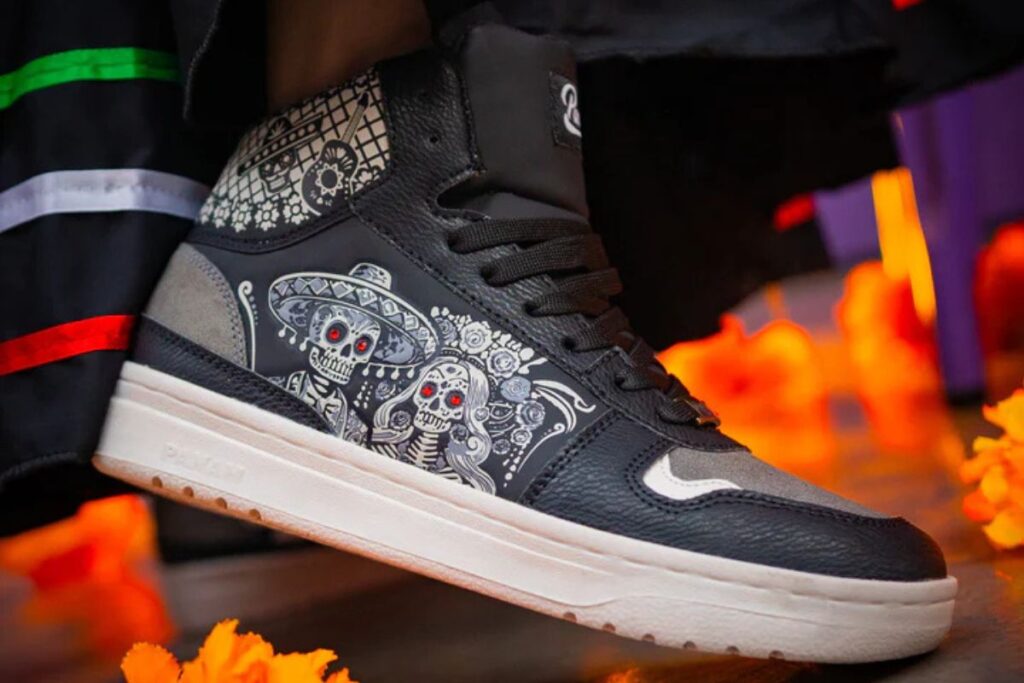 Celebran el Día de Muertos con unos tenis conmemorativos; ¿sabes dónde los puedes comprar?