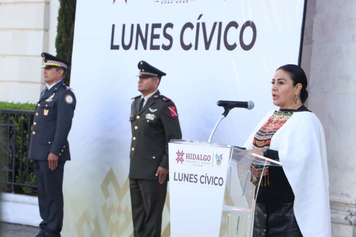 Mónica Mixtega Trejo, titular de la Semarnath, encabezó el Lunes Cívico de octubre | Foto: Saúl Hernández