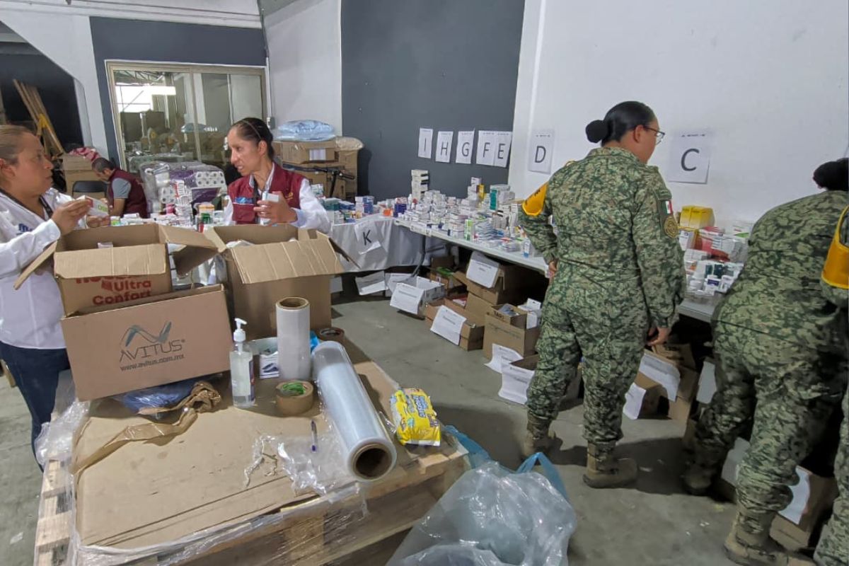 Militares dan medicamento y apoyo psicológico a los pacientes | Foto: Saúl Hernández