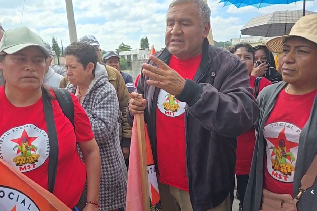 Yuri Uribe Minetero, del Movimiento Social por la Tierra, encabezó la reunión | Foto: Yessenia Huerta