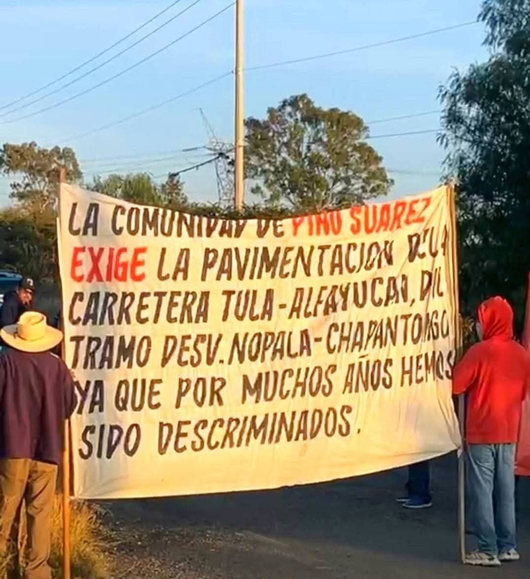 El bloqueo en Tepetitlán mantiene interrumpida la circulación en ambos sentidos