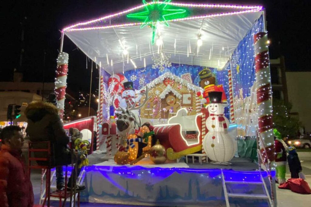 El servicio incluye la instalación con temática de dos sets de fotografía de Santa Claus y de Reyes Magos