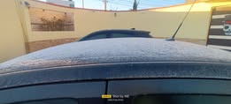 Pachuca registró su primera helada del año con autos y techos cubiertos de hielo.