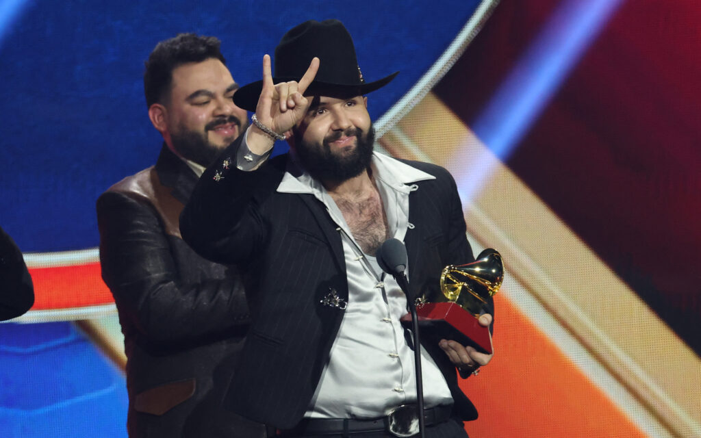 ¡Sorpresas en los Grammy Latino! ¿Quién fue el artista más premiado de la noche?