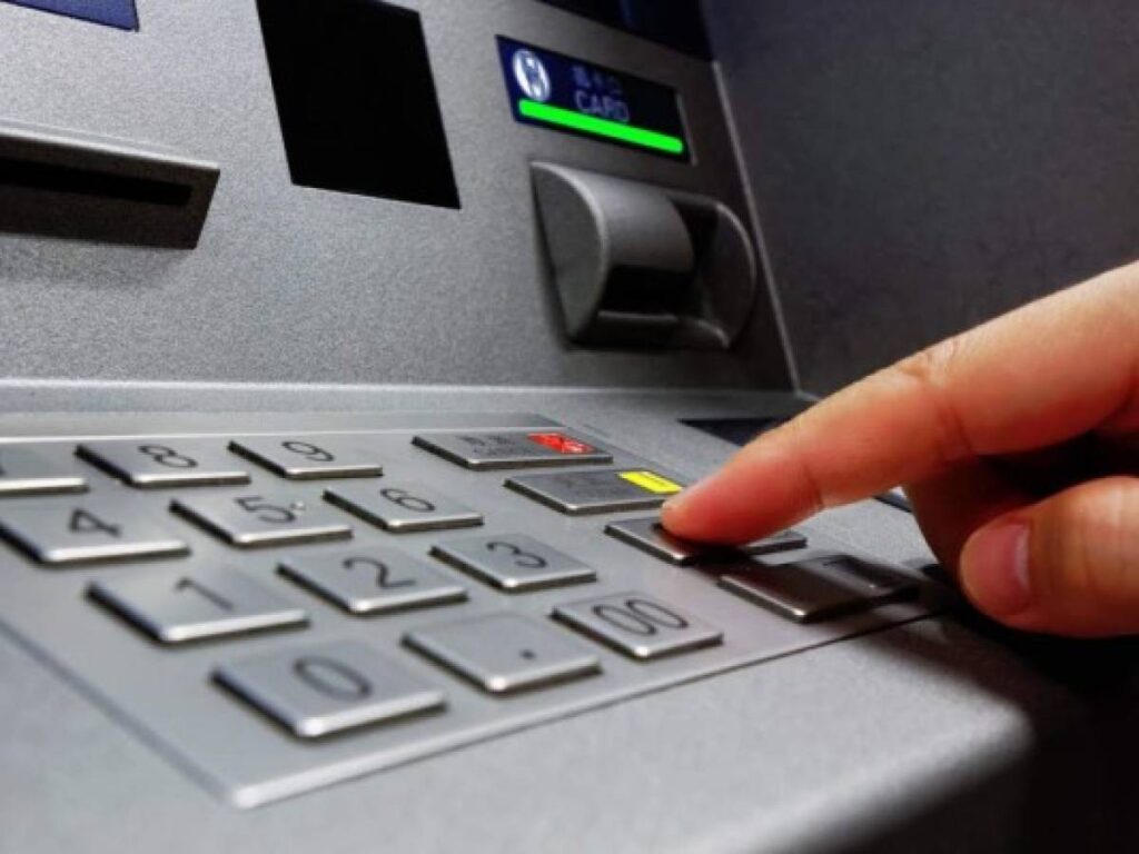 Ciudadanos deben revisar siempre el cajero automático antes de usarlo