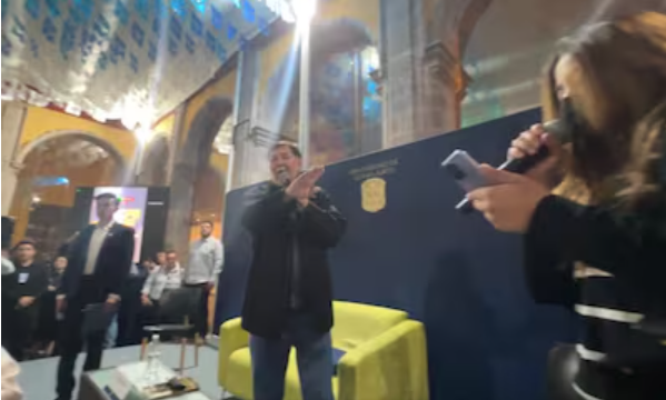 El evento académico quedó marcado por interrupciones, cuestionamientos y la salida abrupta del legislador invitado al foro estudiantil