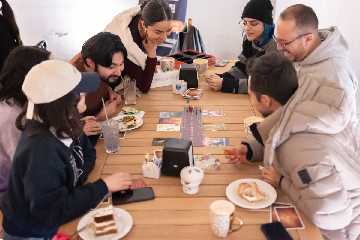 Coffee & Friends, el evento donde las Conversaciones que transforman el aprendizaje del inglés suceden de manera natural. | Fotografías: Misael Salinas