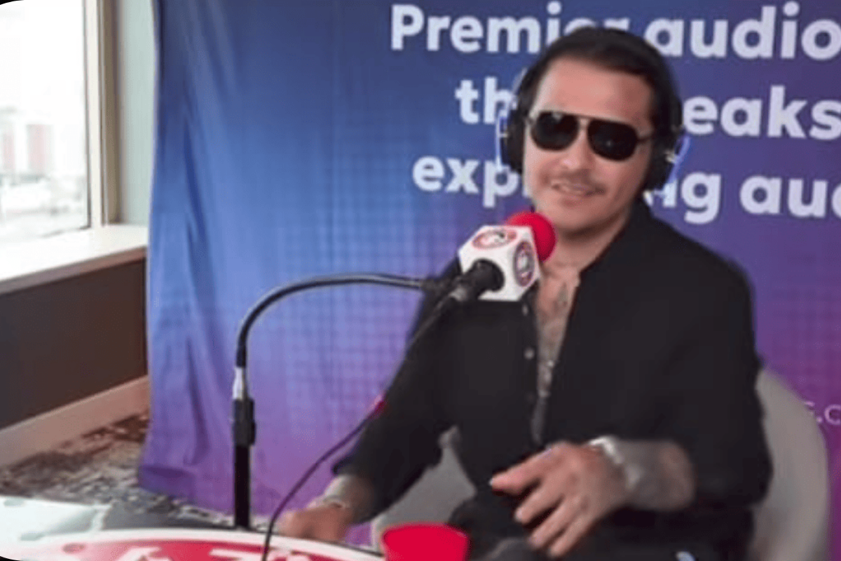 Christian Nodal durante su entrevista en 
