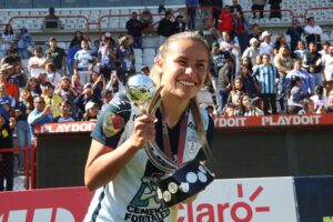 Valadez debutó en 2023 ante Tijuana y ahora busca afianzarse en el cuadro de Óscar Torres.