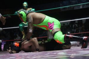 Violencia Jr. agradeció el respaldo del público de la arena Afición, donde su conexión es inmediata