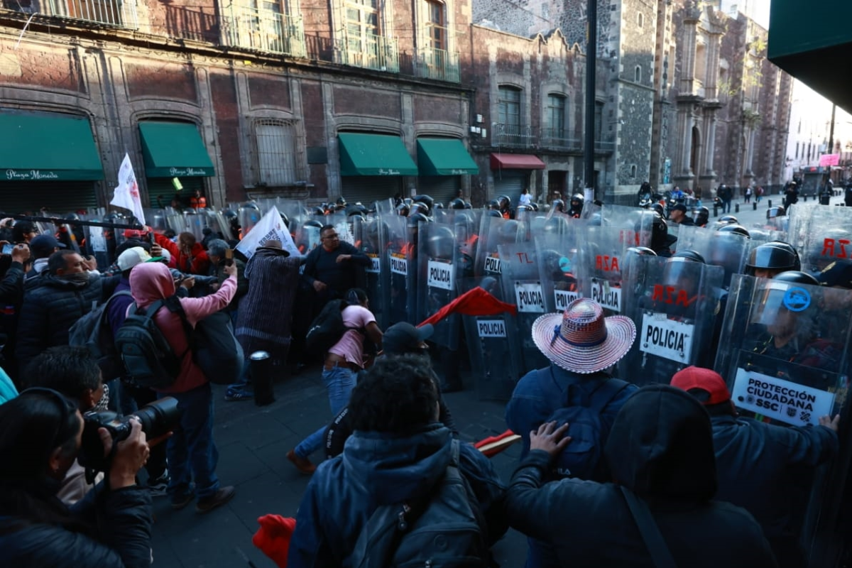 La CNTE mantiene un paro nacional de 48 horas en la capital del país.