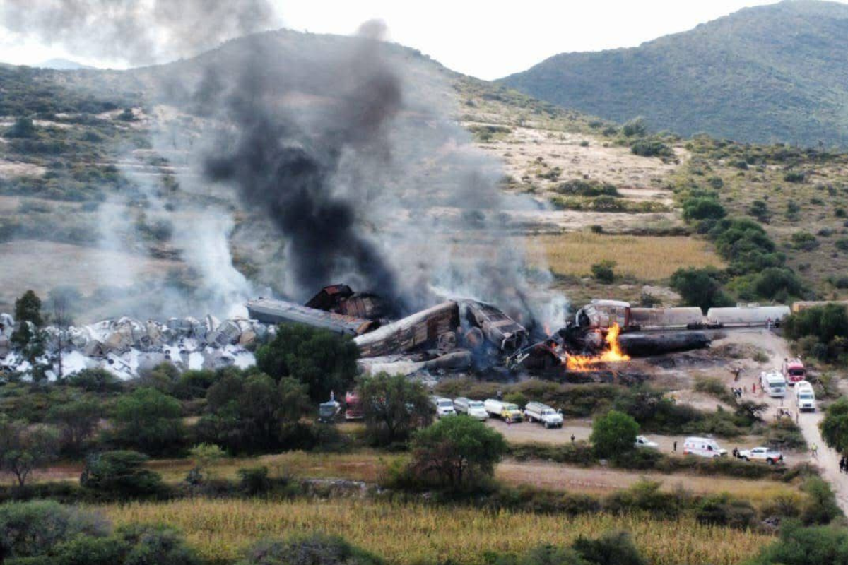 Autoridades confirmaron el hallazgo de un cuerpo calcinado entre los vagones del tren que explotó el pasado 1 de noviembre en Tepetitlán