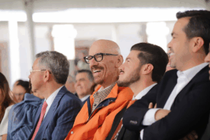 El dirigente reapareció más delgado, pero con buen semblante, y sostuvo reuniones con militantes de MC