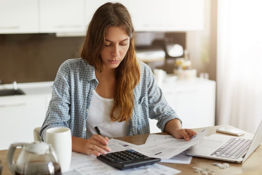 El SAT explica los requisitos para realizar las deducciones personales en 2025