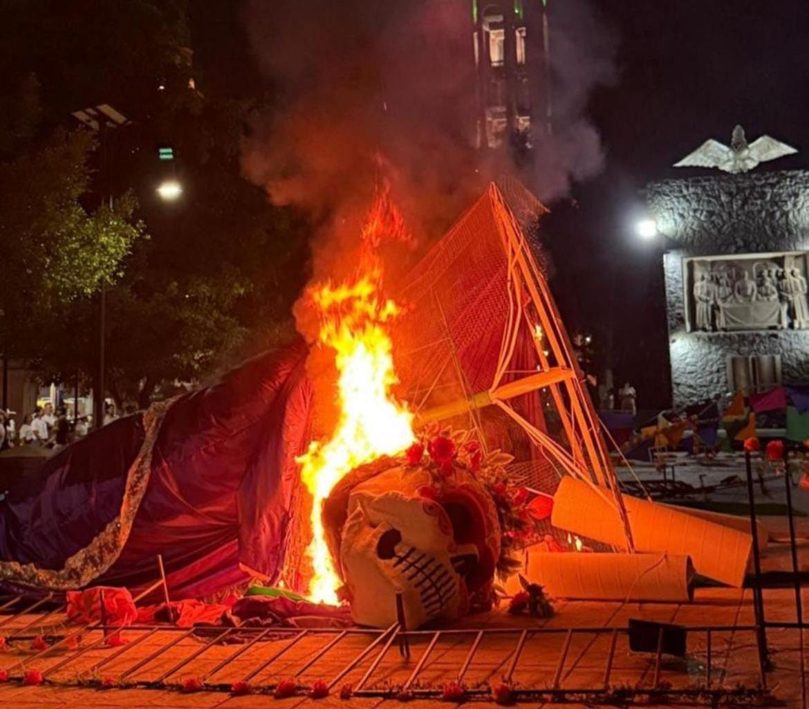 La protesta en Apatzingán terminó en incendios y destrozos en la zona centro