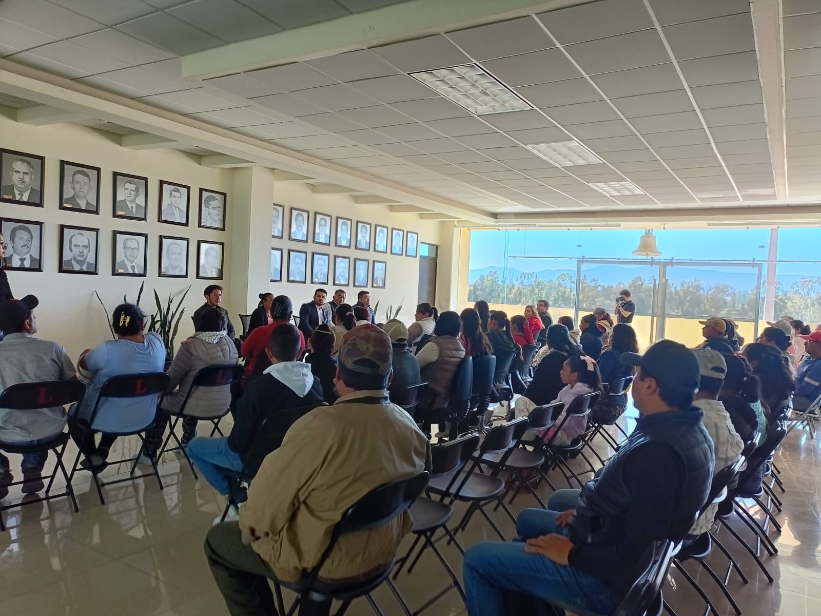 Vecinos de Ampliación Paraíso participan en la reunión sobre el nuevo servicio de agua potable