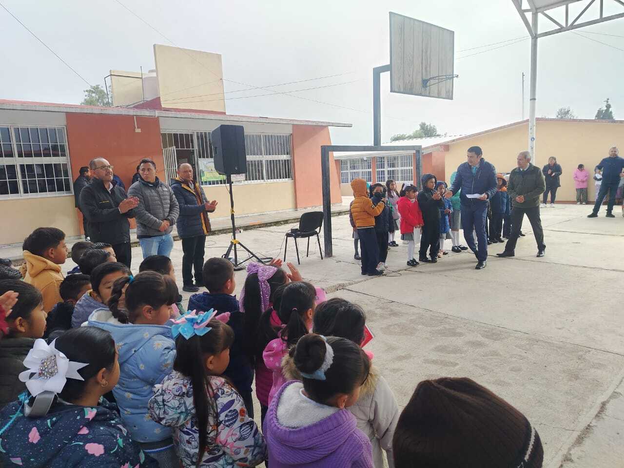 Sesión inicial de judo en la primaria Ignacio Zaragoza, en El Huixmí