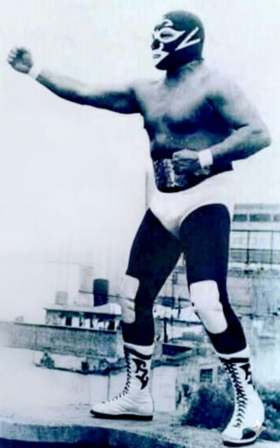 Durante sus más de dos décadas enmascarado, protagonizó memorables luchas de apuestas, derrotando a nombres como Dr. Muerte, Terrible de Toluca, Gato Blanco y Pepe Casas.