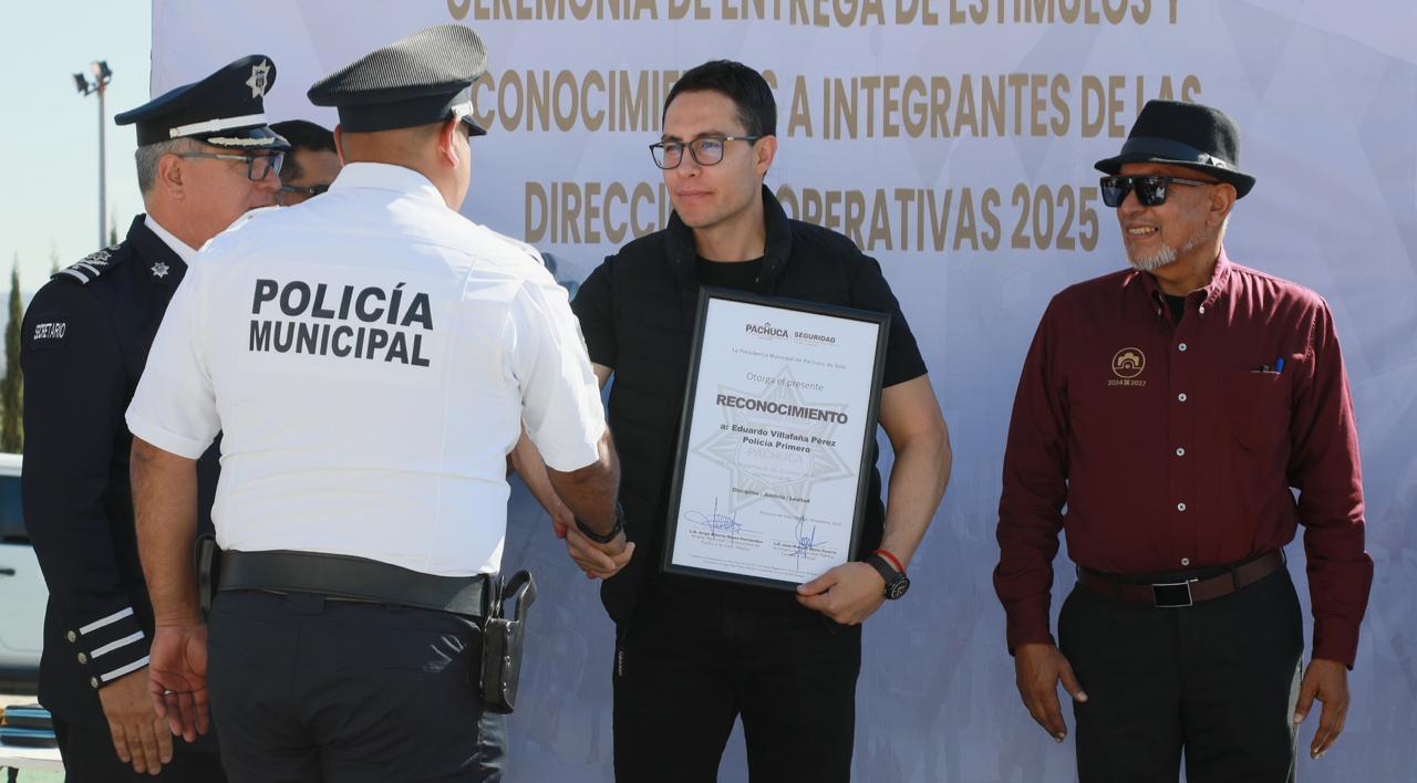 Policías de Pachuca fueron distinguidos por años de servicio