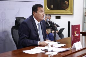 Durante la comparecencia se detalló que 15 empresas y 25 servidores públicos están señalados en denuncias vinculadas al esquema de desvío de recursos