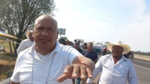 Agentes de la FGR acudieron a la caseta Tula 1 para documentar el bloqueo carretero