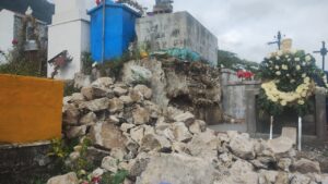 La comunidad señaló que personas radicadas en Huejutla regresan solo a sepultar familiares y remueven sepulcros ya ocupados, generando conflictos
