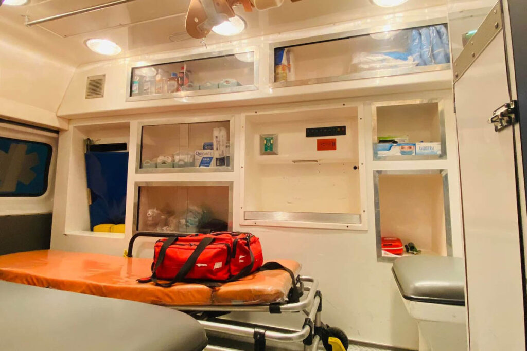 Pese a que habían rescatado a la persona accidentada, sus familiares vandalizaron las unidades de PC Tepetitlán