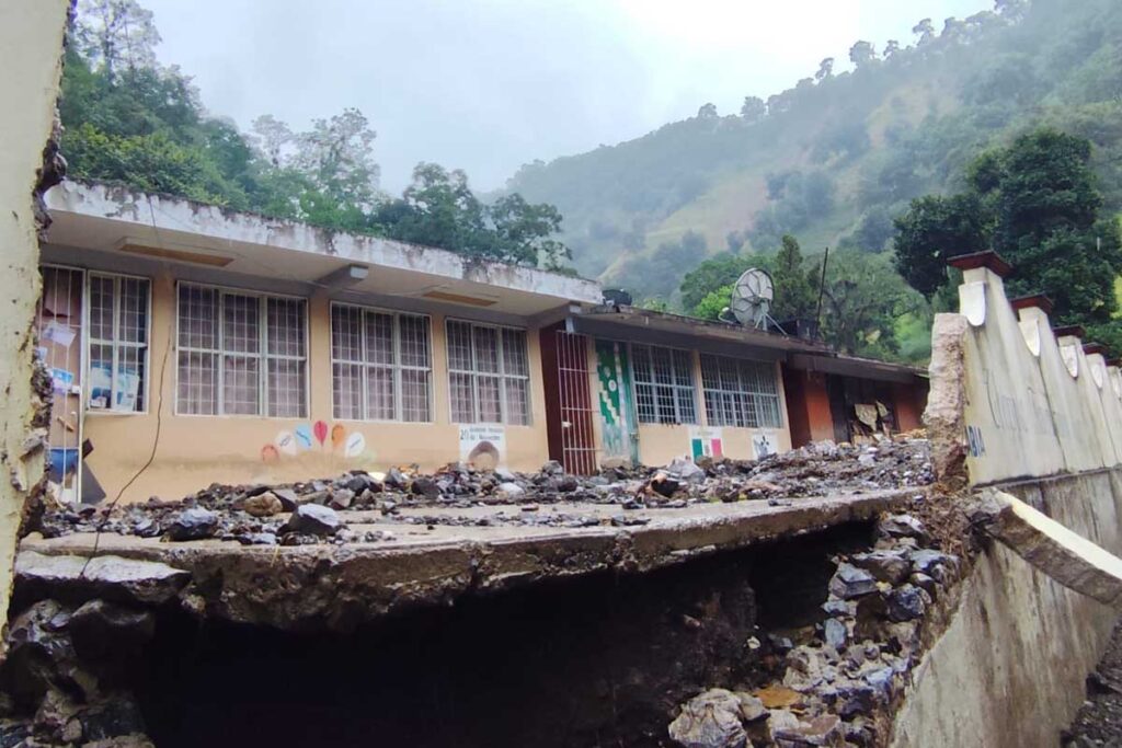 En Chapula, Tianguistengo, los pobladores esperan volver y que se atienda  la educación de los niños lo más pronto posible
