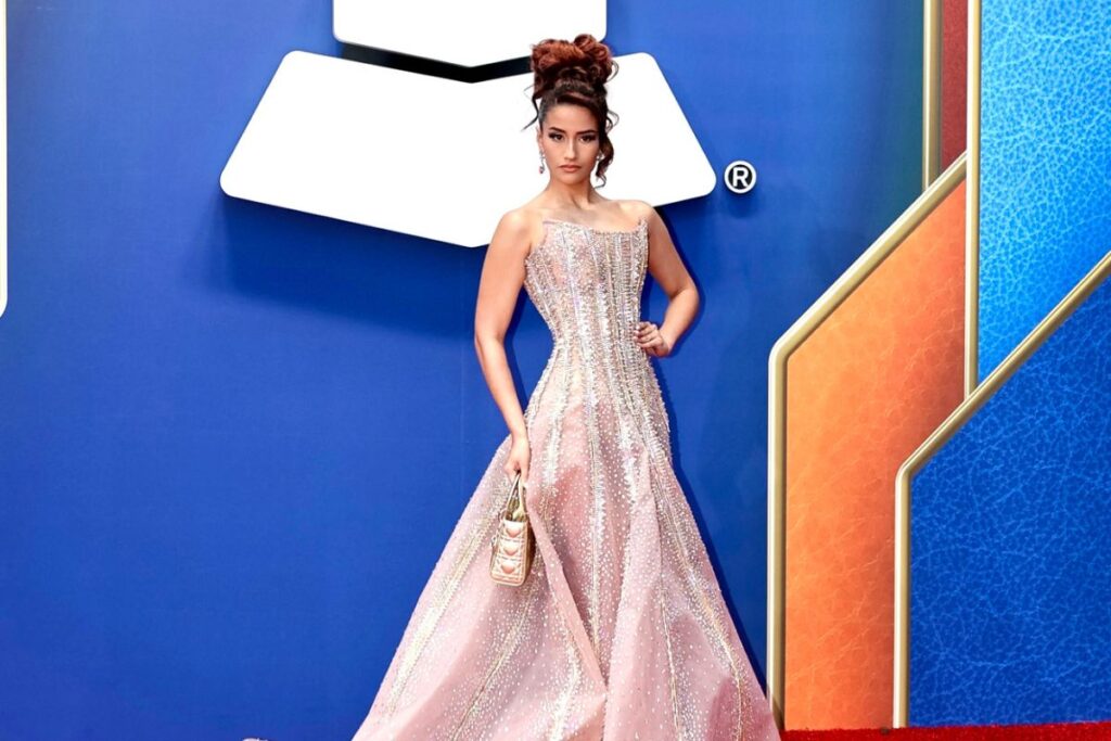 De las pasarelas al Grammy Latino: Ella es Leah Reyes, una joven que deslumbra con su belleza
