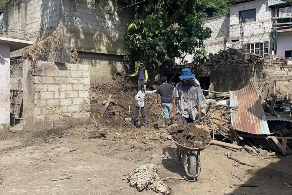 Antorcha Campesina acompaña a damnificados que piden reubicación en Zacualtipán