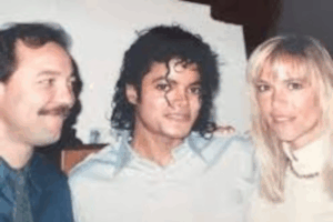 Quincy Jones coordinó la colaboración entre Jackson y Blades, una alianza que se volvió pieza de culto al mostrar la dedicación del artista por conectar con el público latino