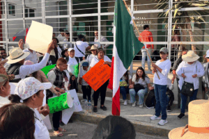 Los manifestantes señalaron que la captura de Omar Ramírez ocurrió con una rapidez inusual, mientras otros casos no reciben la misma atención, lo que consideran una muestra de inconsistencias en la justicia