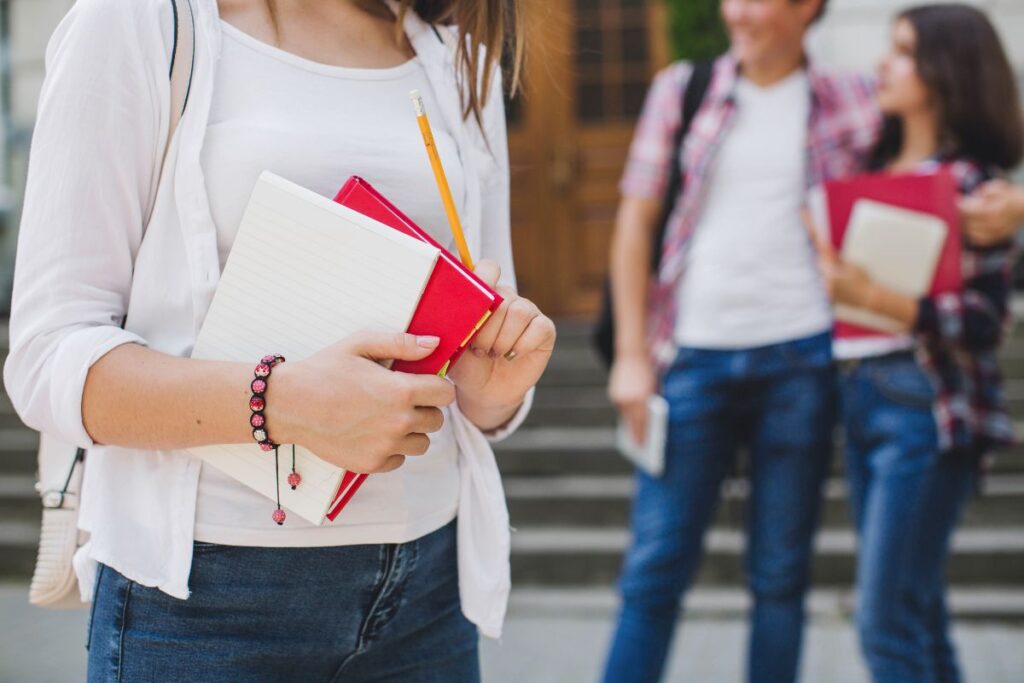 ¿Quieres estudiar? Estas carreras son las peores pagadas en este 2025, según IMCO