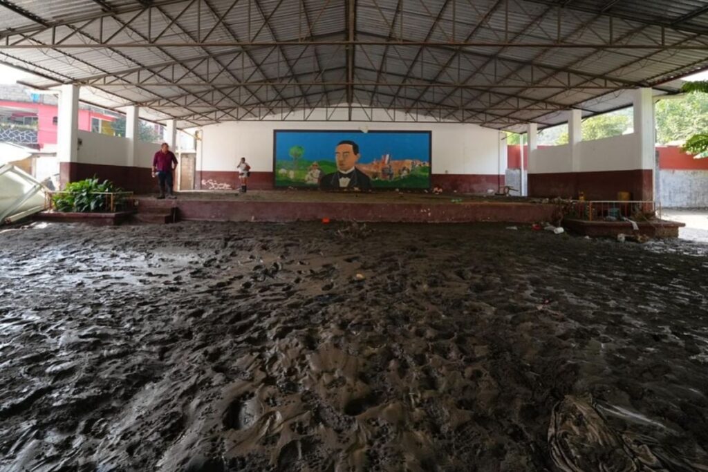 ¿Cuántas escuelas en Hidalgo se mantienen afectadas por los fenómenos meteorológicos?