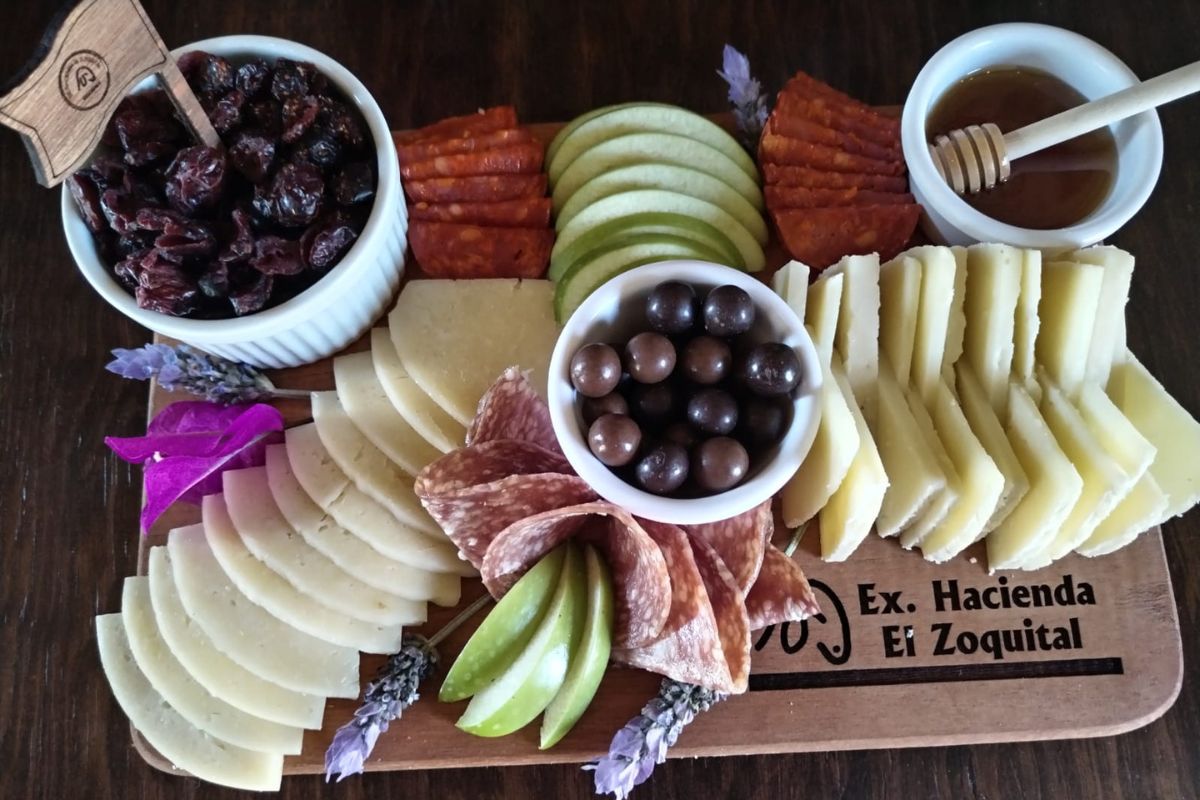 Los quesos artesanales de la exhacienda El Zoquital, en Atotonilco El Grande, participan en la categoría Deleite gastronómico