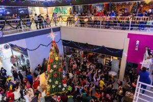 Plaza Chavarría se llenó de luces, música y sonrisas para dar la bienvenida a la Navidad.