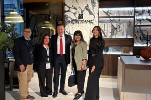 nterceramic mostró su modelo integral de producción y venta directa durante Expo Obra Blanca 2025