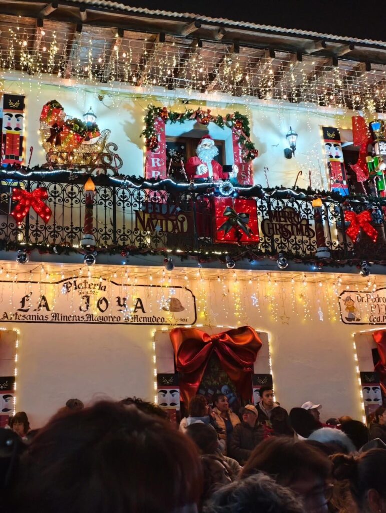 Visitantes recorren atractivos decembrinos en Hidalgo