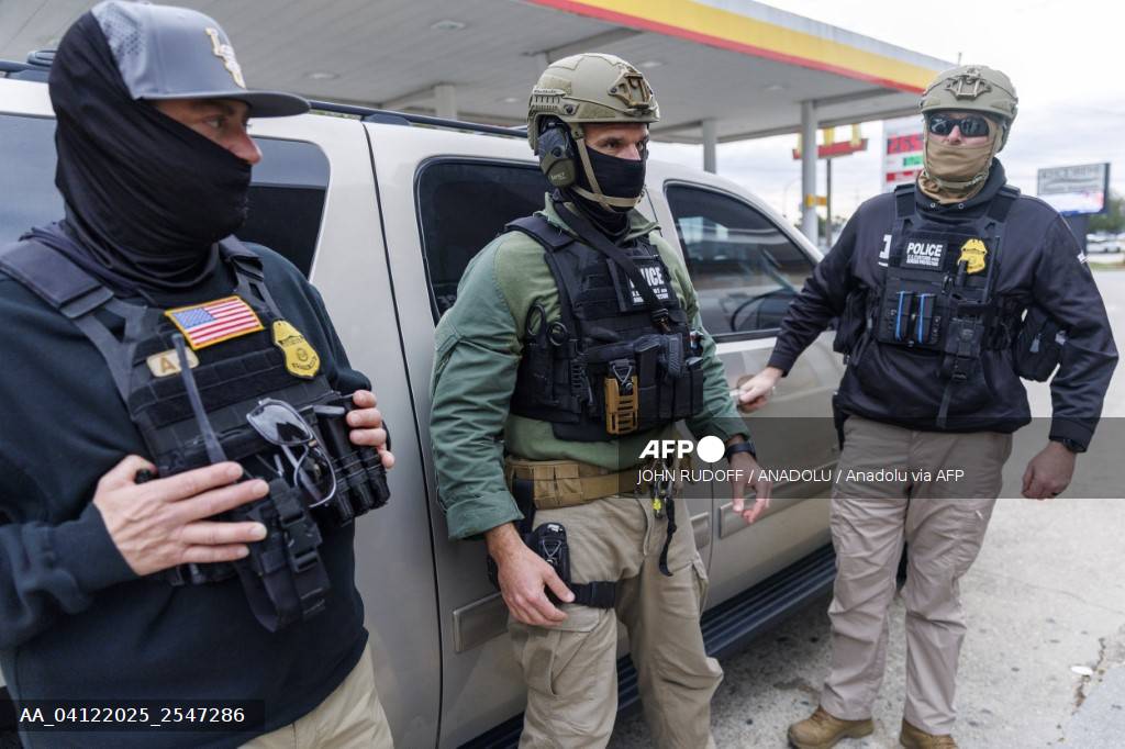 Agentes de Inmigración y Control de Aduanas
