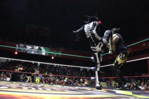 La Parka encendió a la afición con su inconfundible estilo y dominio sobre el encordado