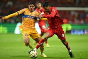 Castro se ganó un lugar fijo en el once del Turco Mohamed.