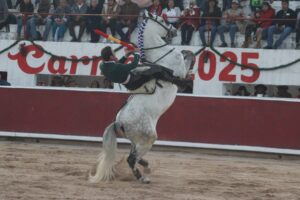 El rejoneador español se sacó la espina en Caxuxi y cortó una oreja en su segundo