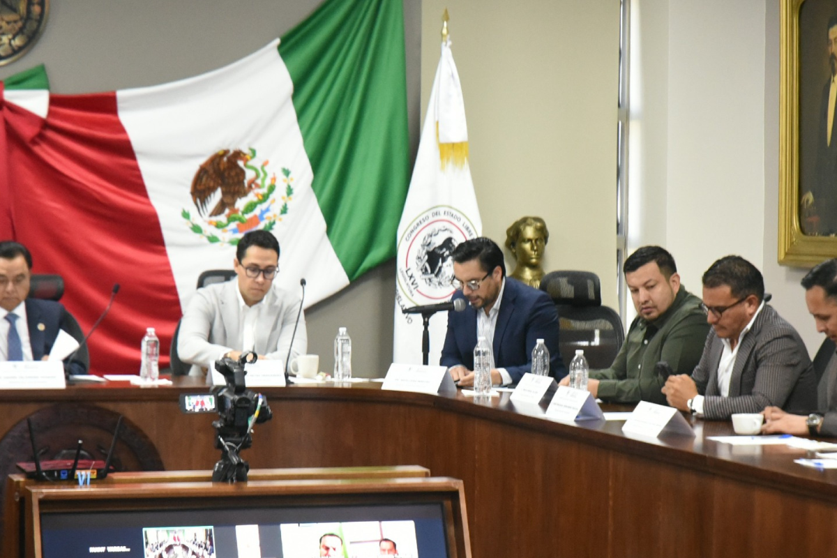 Enlaces legislativos municipales toman protesta ante autoridades del Congreso de Hidalgo.