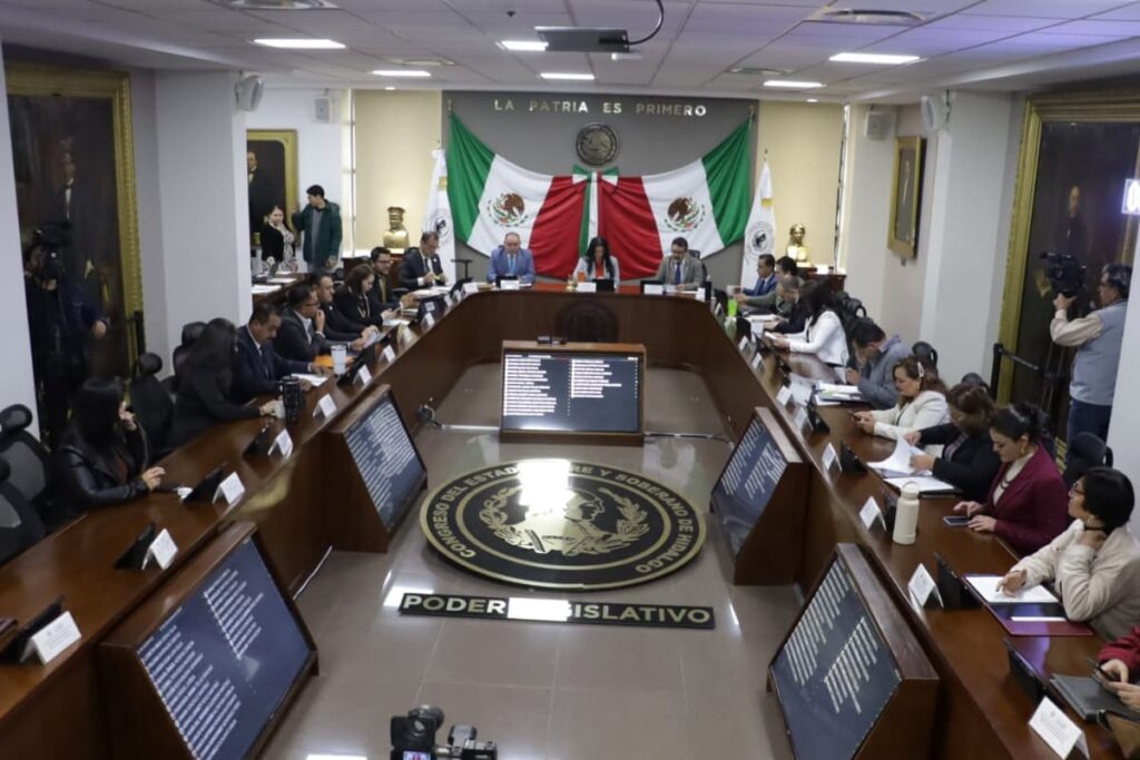 Diputados del Congreso de Hidalgo durante la sesión donde se aprobó el presupuesto 2026