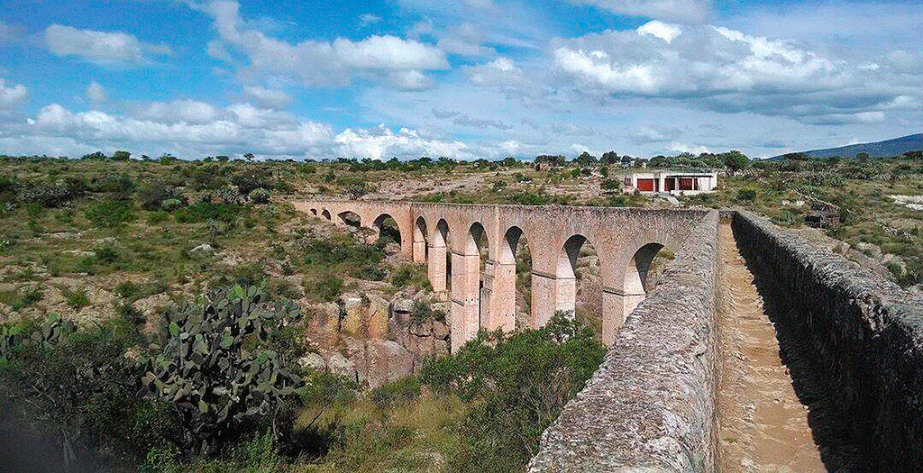 La arquitectura colonial y sus plazas tranquilas definen el ambiente histórico de Huichapan