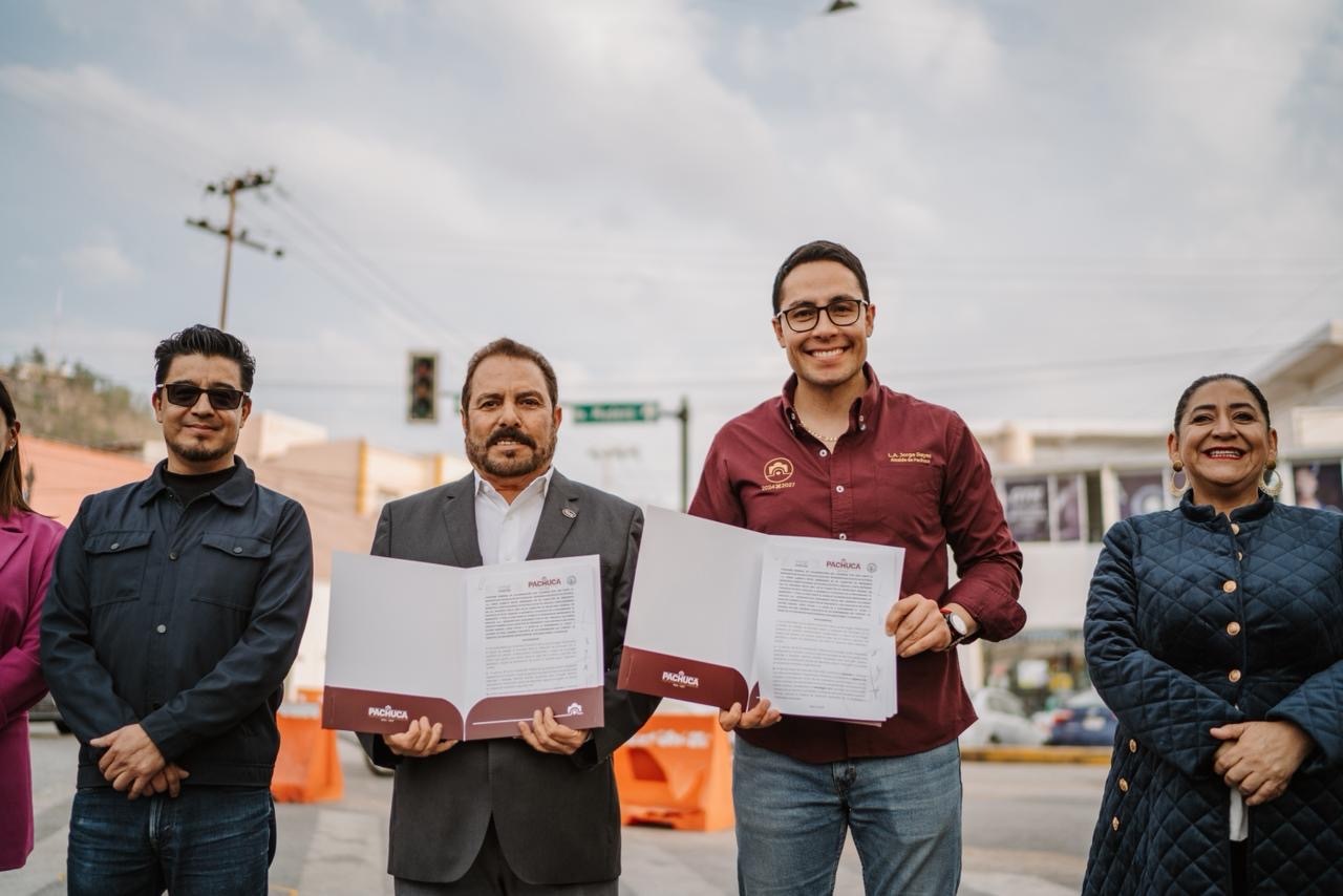 El alcalde Jorge Reyes da el banderazo de inicio a la intervención artística en el Viaducto Nuevo Hidalgo